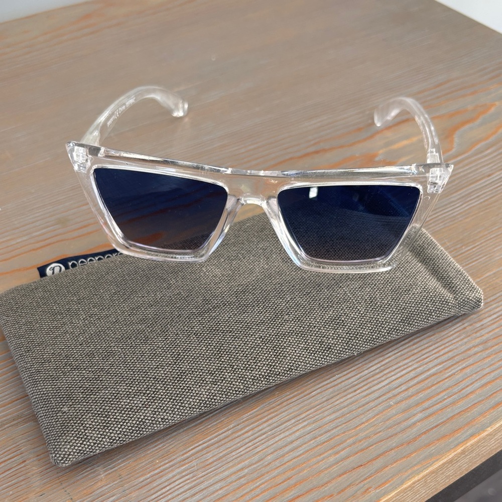 Peepers Polarized Sunglasses, New